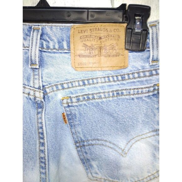 VTG Levi's 910 Shorts Women 9 Light Wash Denim MADE IN USA Destroyed Fes… - Picture 5 of 7